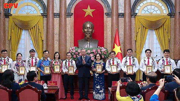 Bản tin thời sự