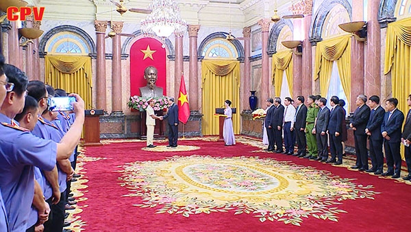 Bản tin thời sự