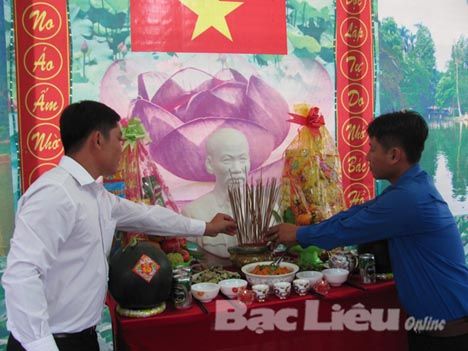 Hàng ngàn hộ dân lập bàn thờ Bác Hồ trong dịp Tết Bính Thân