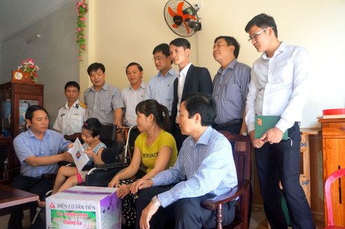 Chương trình Xuân Trường Sa 2016 trao quà cho gia đình cán bộ, chiến sỹ Vùng 3 Hải quân