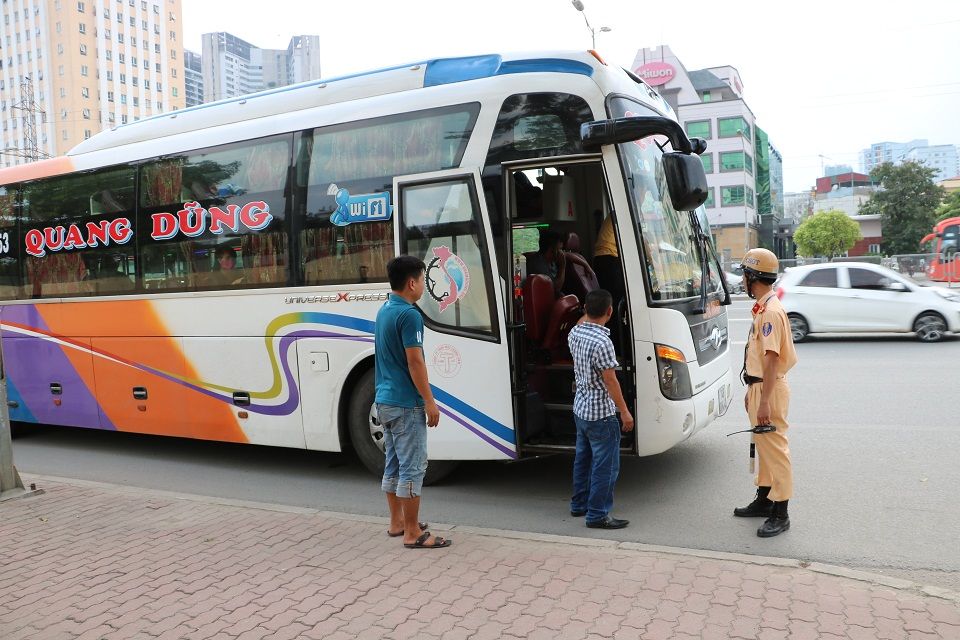 Tăng cường tuần tra xử lí xe khách vi phạm tại khu vực bến xe Mỹ Đình