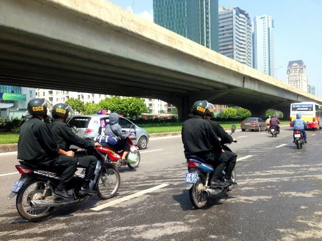 Hà Nội: Cảnh sát cơ động tuần tra vào ban ngày, nhưng không được truy đuổi người vi phạm 