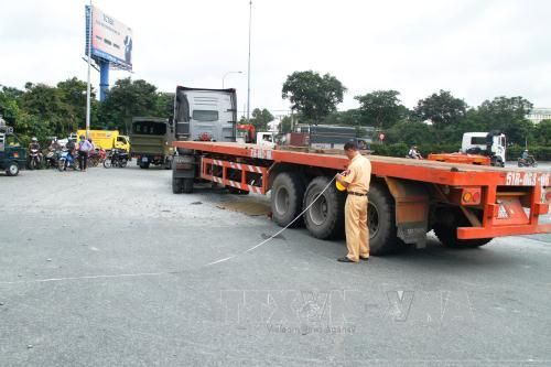 Bình Dương: Va chạm với xe container, một thai phụ tử vong