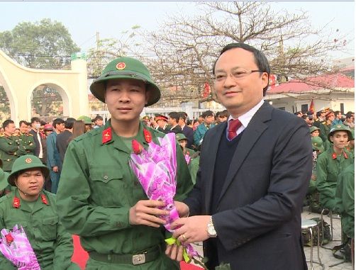 1.900 thanh niên lên đường nhập ngũ