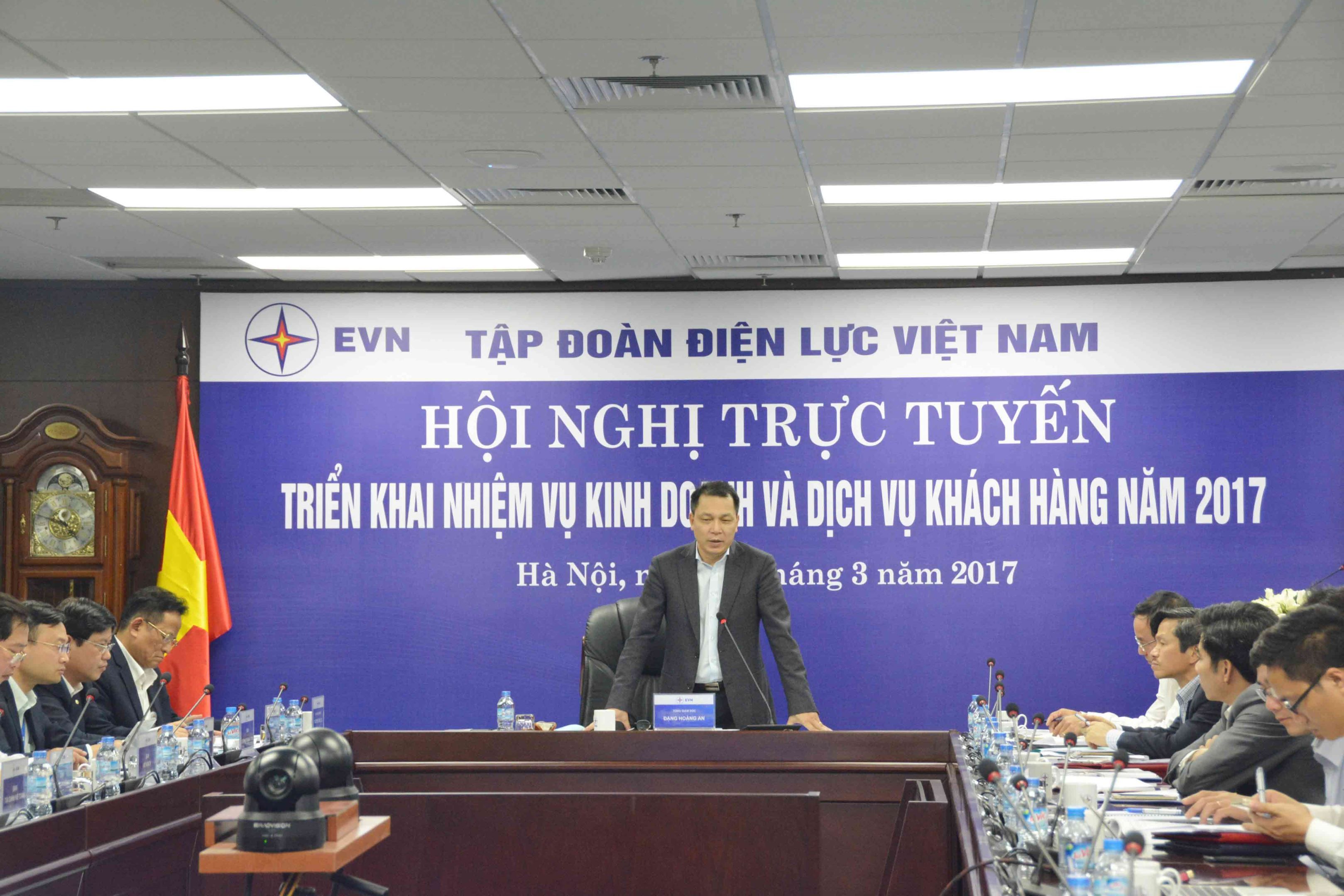 Công tác kinh doanh và dịch vụ khách hàng phải được đặt lên hàng đầu