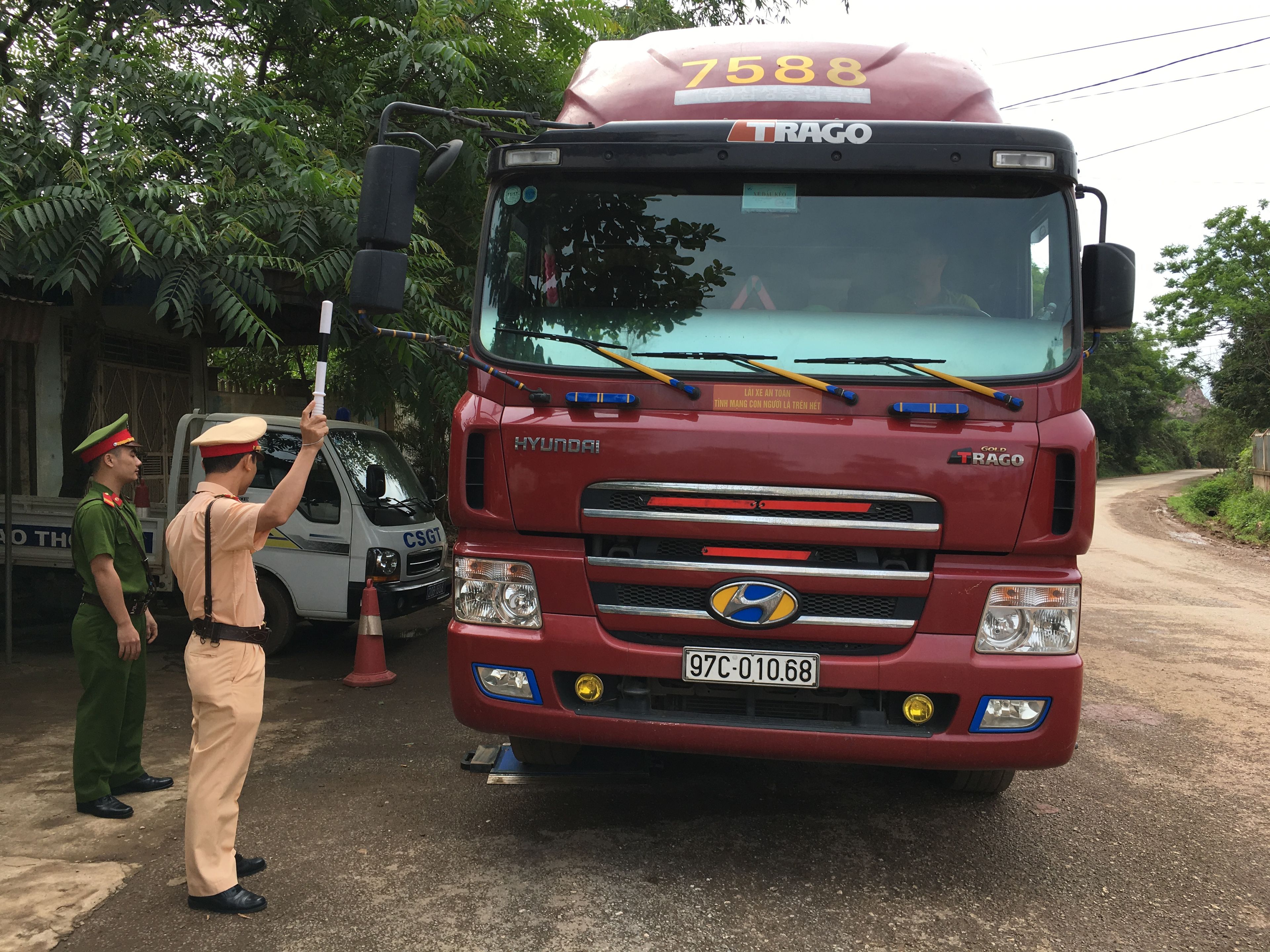 Tăng cường kiểm tra, kiểm soát và xử lý xe chở hàng quá tải trọng