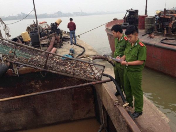 Tiếp tục đẩy mạnh đợt cao điểm đấu tranh chống khai thác cát, sỏi trái phép