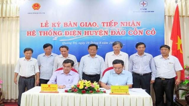 Bàn giao hệ thống điện tại huyện đảo Cồn Cỏ