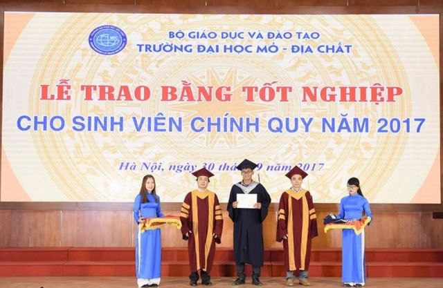 Thận trọng với đề xuất không phân biệt bằng đại học chính quy và tại chức