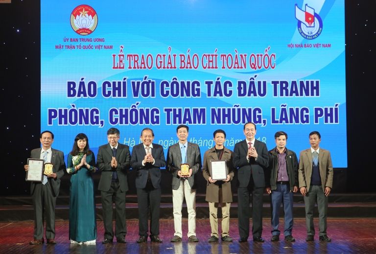 Trao 31 giải "Báo chí với công tác đấu tranh phòng, chống tham nhũng, lãng phí"