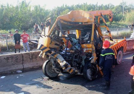 TP.Hồ Chí Minh: Tai nạn giao thông nghiêm trọng làm 3 người chết