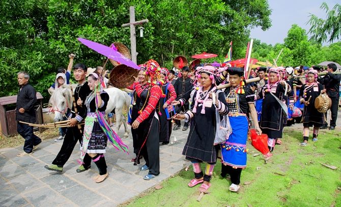 Thanh niên và đồng bào các dân tộc với biển đảo quê hương