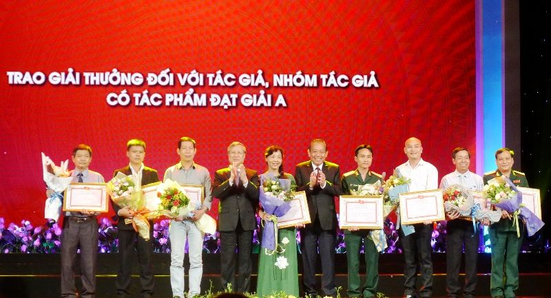 Trao giải sáng tác về học tập và làm theo tư tưởng, đạo đức, phong cách Hồ Chí Minh 