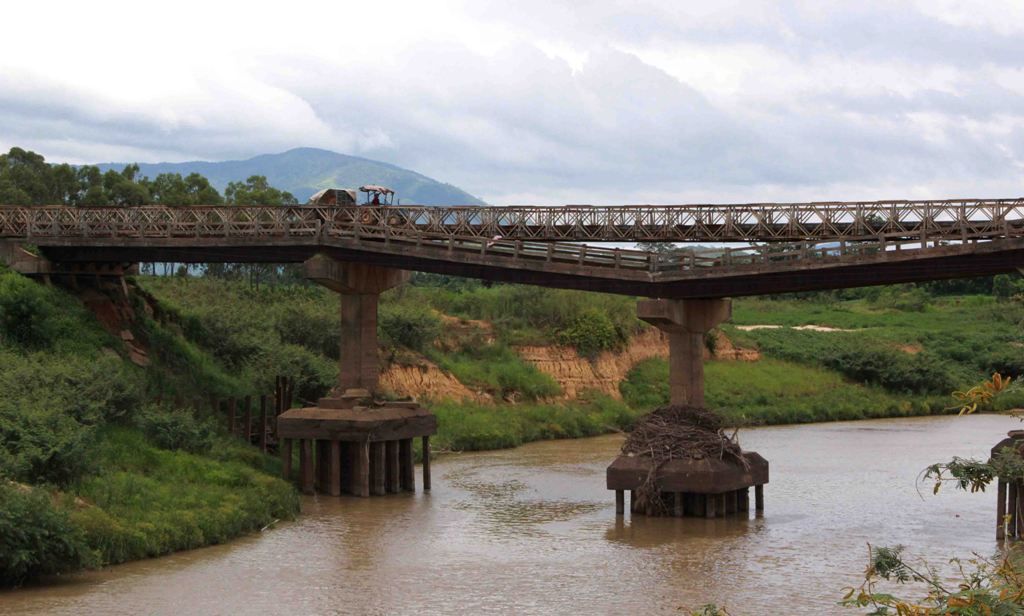 Đắk Lắk: Cầu Cư Păm xuống cấp dân vùng “rốn lũ” đi lại nhiều khó khăn