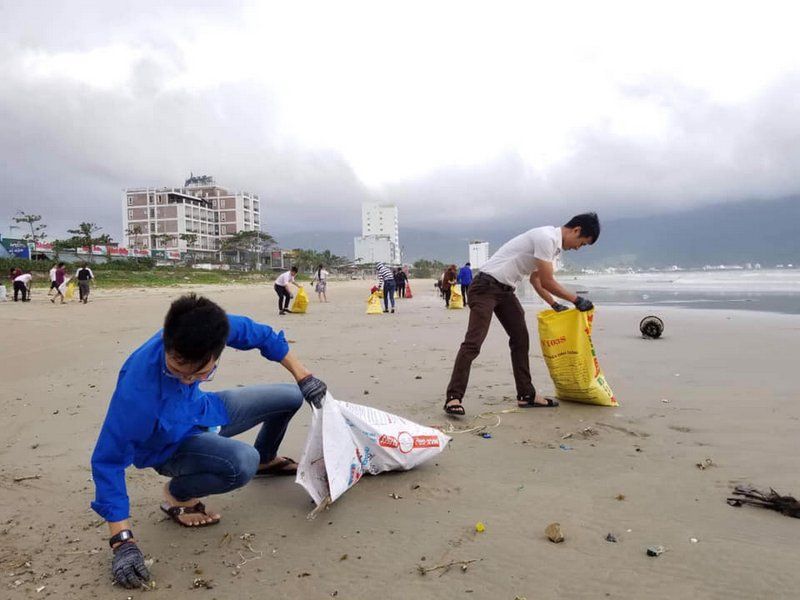 Bãi biển Đà Nẵng trở lại bình yên, sạch đẹp sau mưa lụt