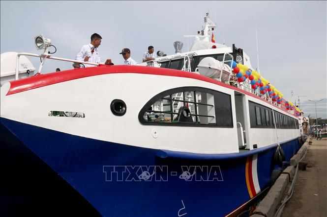 Đưa tàu cao tốc hai thân đầu tiên vào hoạt động tuyến Phan Thiết - Phú Quý