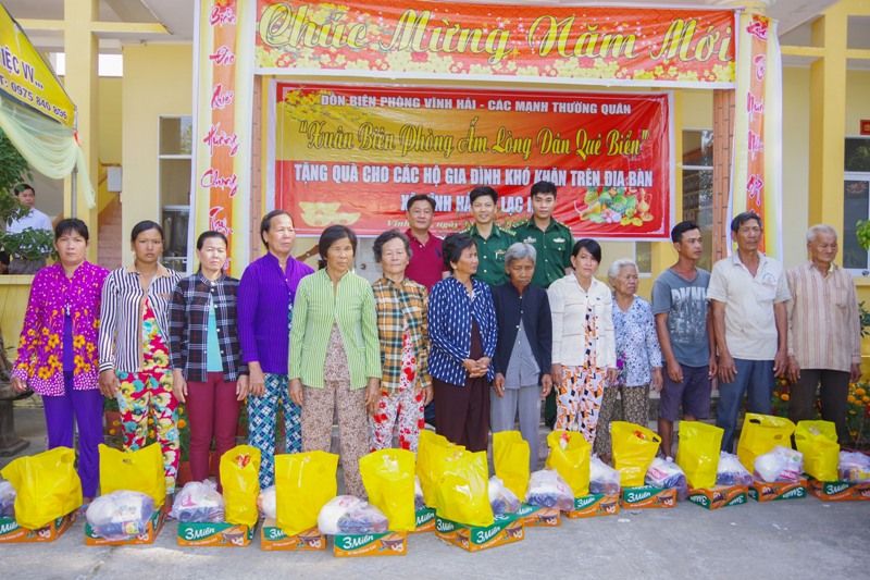 Xuân biên phòng - Ấm lòng dân quê biển