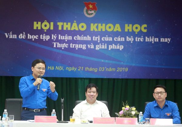 Học tập lý luận chính trị không chỉ là nhiệm vụ, mà còn là nghĩa vụ của cán bộ trẻ