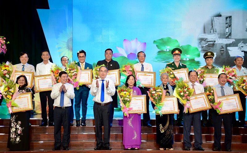 TP Hồ Chí Minh: Tuyên dương 392 tập thể và cá nhân thực hiện tốt học tập và làm theo Bác Hồ
