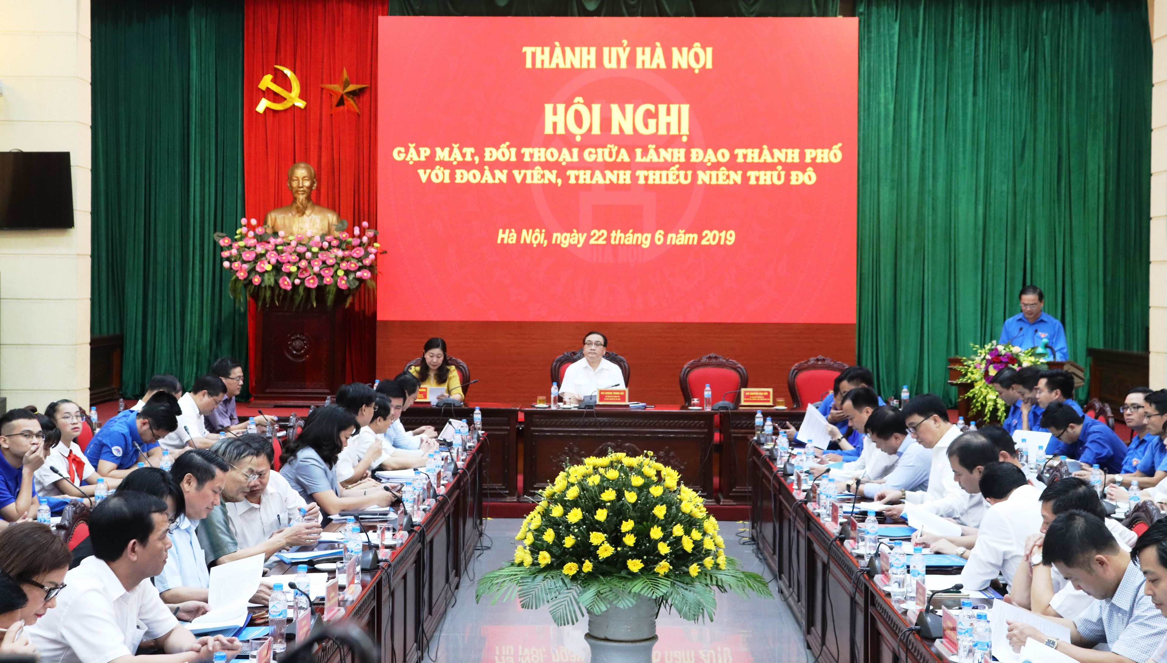 Bí thư Thành ủy Hà Nội đối thoại với đoàn viên, thanh thiếu nhi Thủ đô