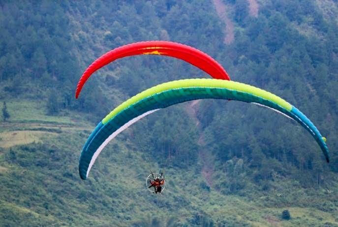 Độc đáo Festival dù lượn “Bay trên mùa vàng”