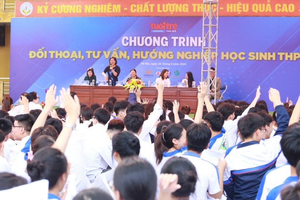 Nhiều thông tin bổ ích, thiết thực tư vấn, định hướng chọn ngành nghề luật, kinh tế