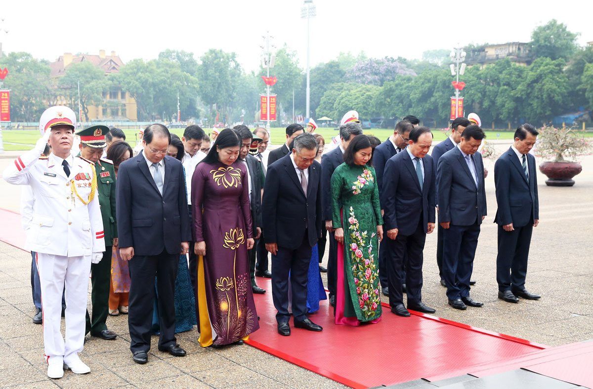 Lãnh đạo TP Hà Nội vào Lăng viếng Chủ tịch Hồ Chí Minh, tưởng niệm các Anh hùng liệt sĩ và dâng hương tưởng nhớ Đại tướng Võ Nguyên Giáp