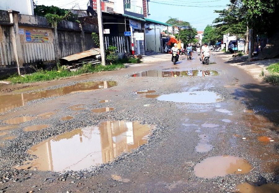 Khi nào đường dân sinh trên cao tốc Đà Nẵng- Quảng Ngãi được trả lại cho dân ?