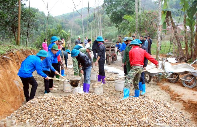 Bước tiến lớn trong làm đường giao thông nông thôn ở Yên Bái 