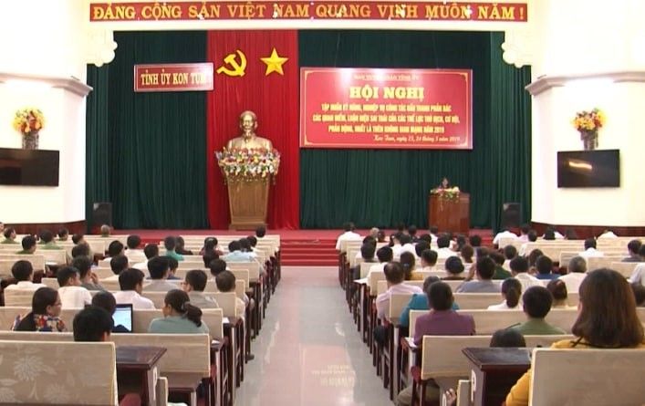 Kon Tum: Mỗi đảng viên có trách nhiệm bảo vệ nền tảng tư tưởng của Đảng