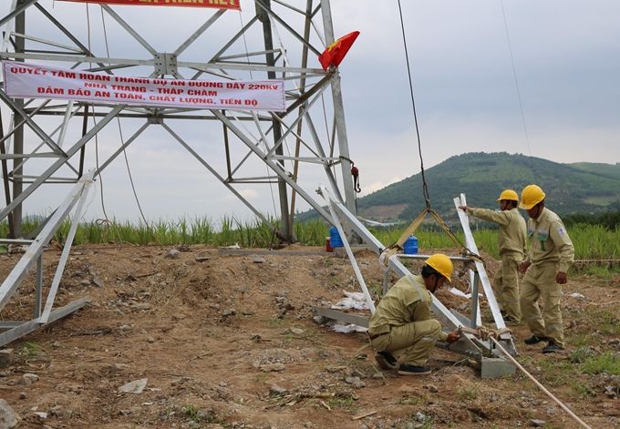 Tháo gỡ vướng mắc, đẩy nhanh tiến độ đường dây 220kV Nha Trang - Tháp Chàm