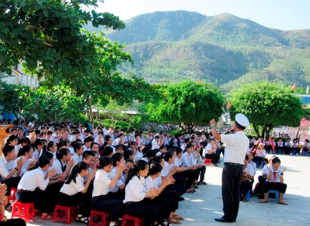 Lan tỏa tình yêu biển, đảo tới thầy và trò