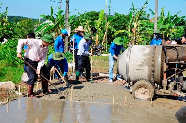 Quảng Ninh đẩy mạnh các phong trào thi đua tạo bứt phá ngoạn mục trên các lĩnh vực