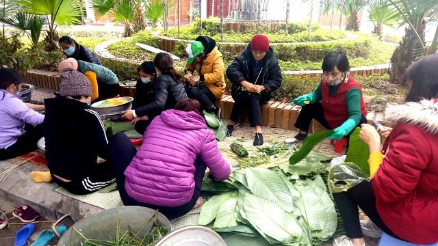 1.000 chiếc bánh chưng tặng chốt kiểm soát phòng, chống dịch