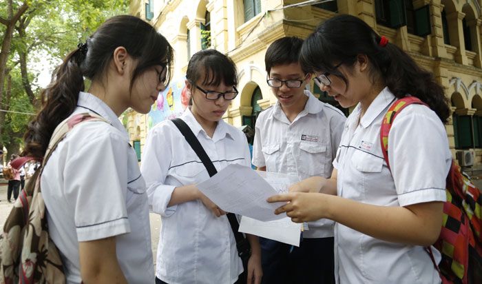 Tuyển sinh lớp 10 tại Hà Nội: Vì hộ khẩu, học sinh có "mất cơ hội" vào các trường top đầu?