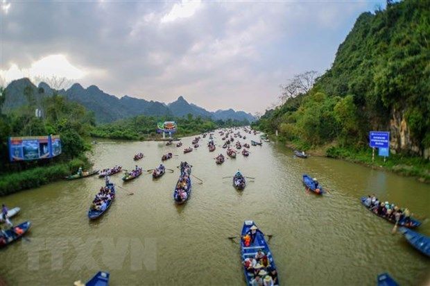 Mở cửa lại lễ hội: Đừng chống dịch trên lý thuyết