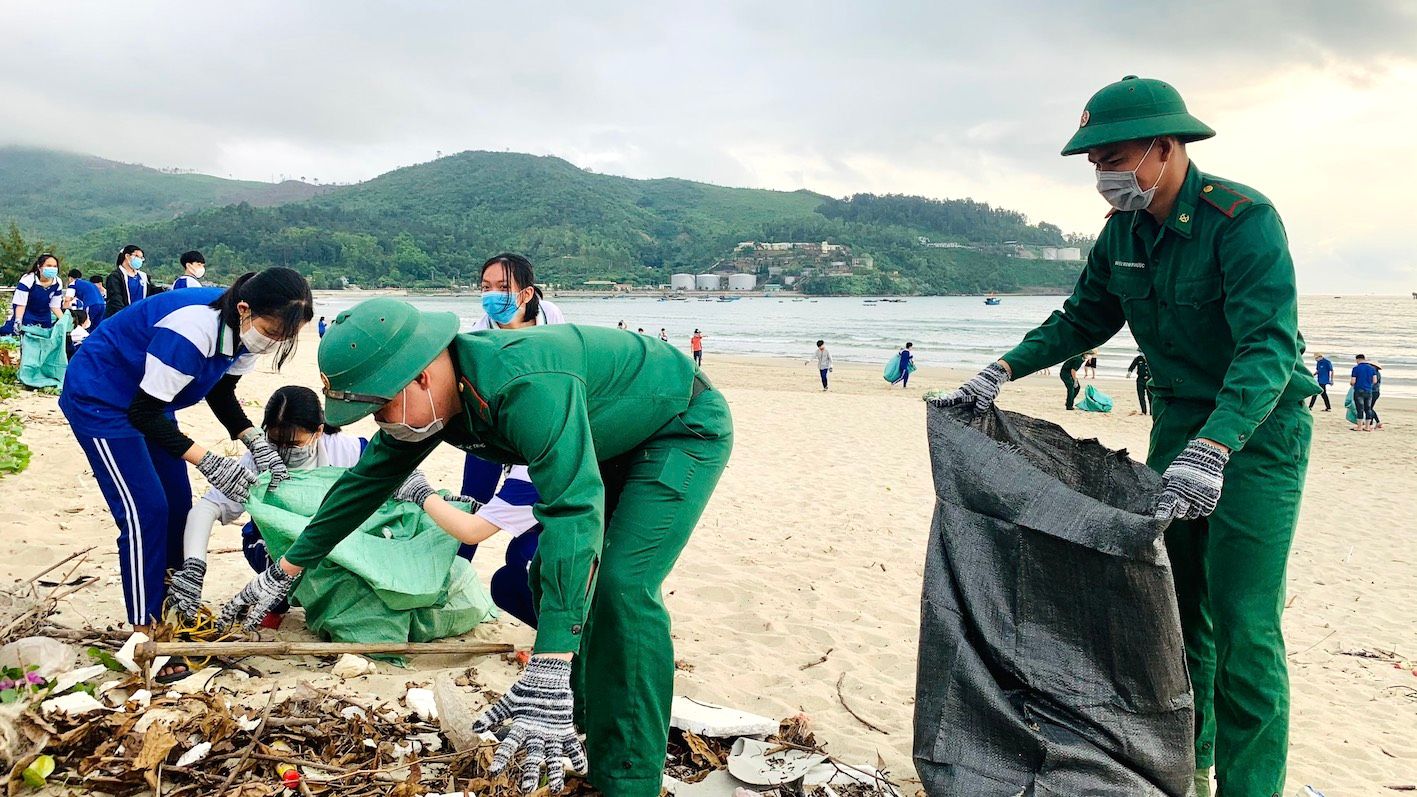 Đà Nẵng: Đoàn viên, thanh niên ra quân làm sạch biển