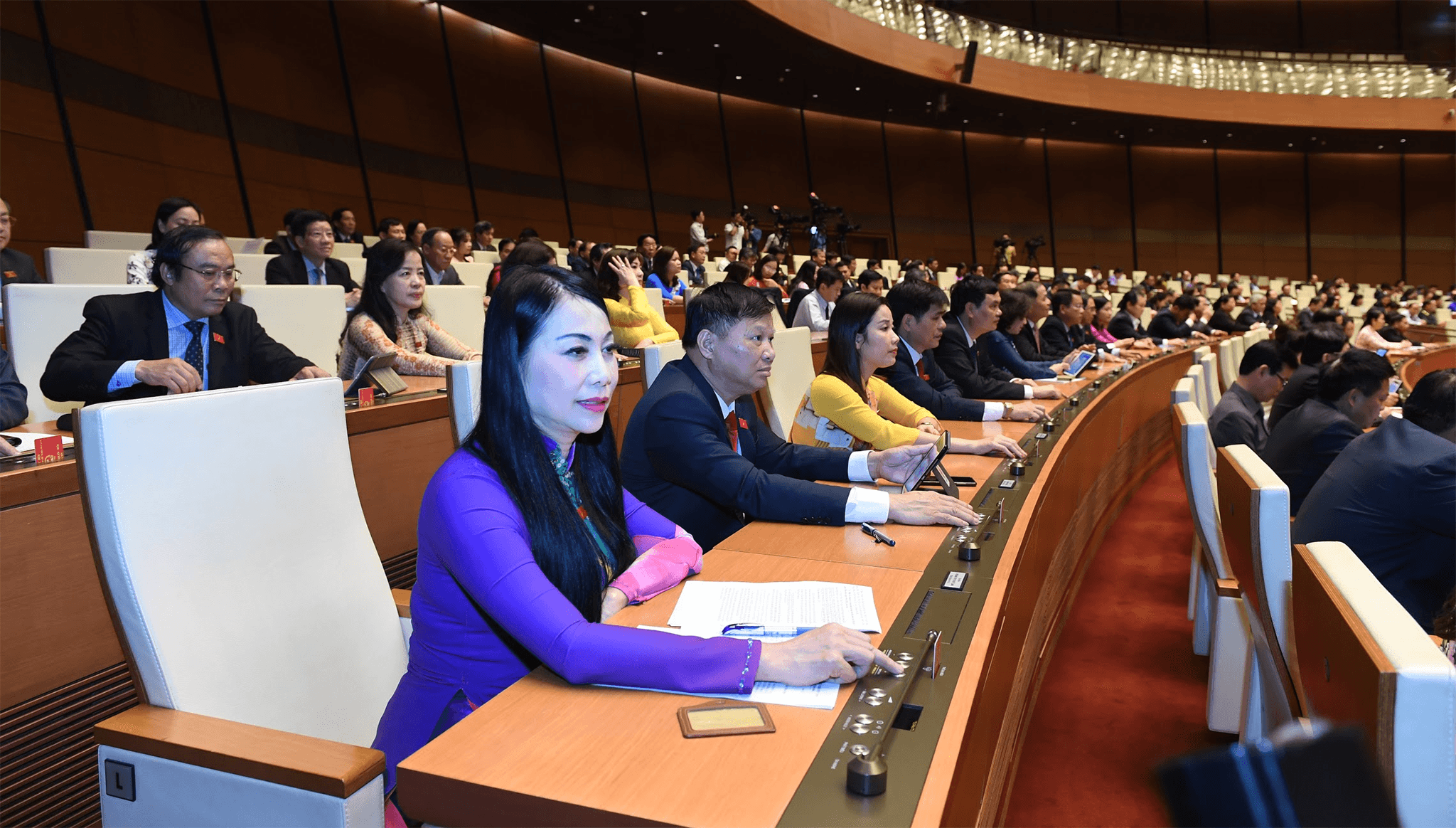 Thông qua Nghị quyết thí điểm bố trí đại biểu hoạt động chuyên trách của HĐND thành phố Hà Nội