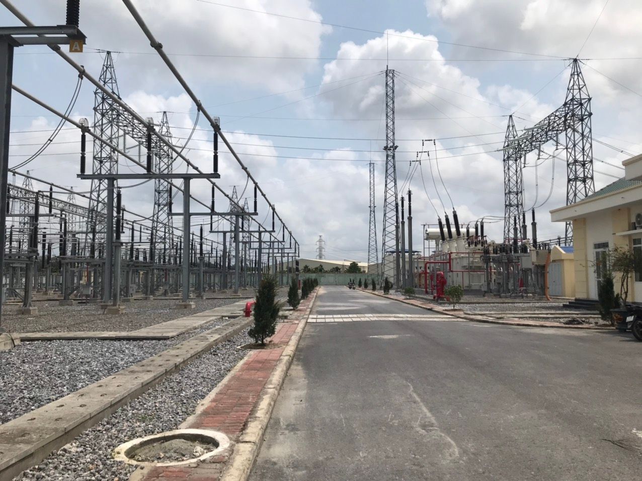 Đóng điện, nghiệm thu công trình trạm biến áp số 220kV đầu tiên của Việt Nam