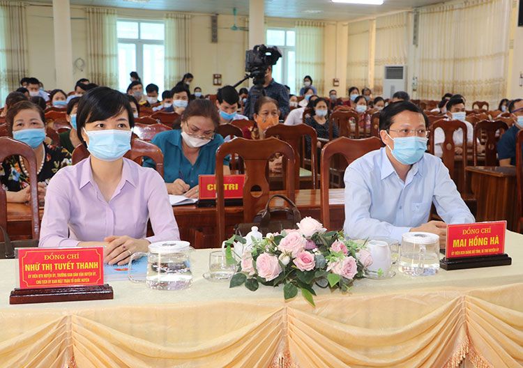 Tuyên Quang: Ứng cử viên ĐBQH tiếp xúc, vận động bầu cử tại huyện Hàm Yên