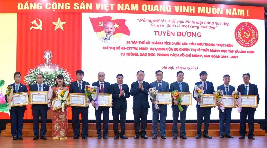 Kết luận của Bộ Chính trị về tiếp tục học tập, làm theo tư tưởng, đạo đức, phong cách Hồ Chí Minh