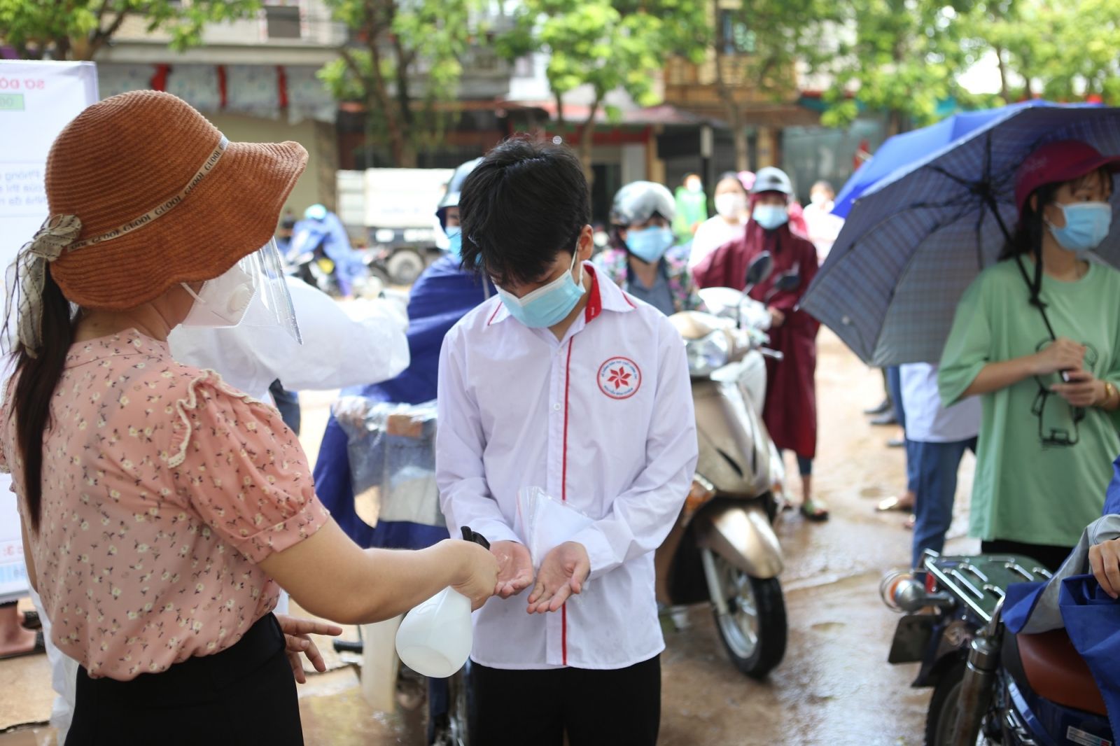 Lơ là chống dịch: Tạm dừng điều hành công việc Chủ tịch huyện Tân Yên