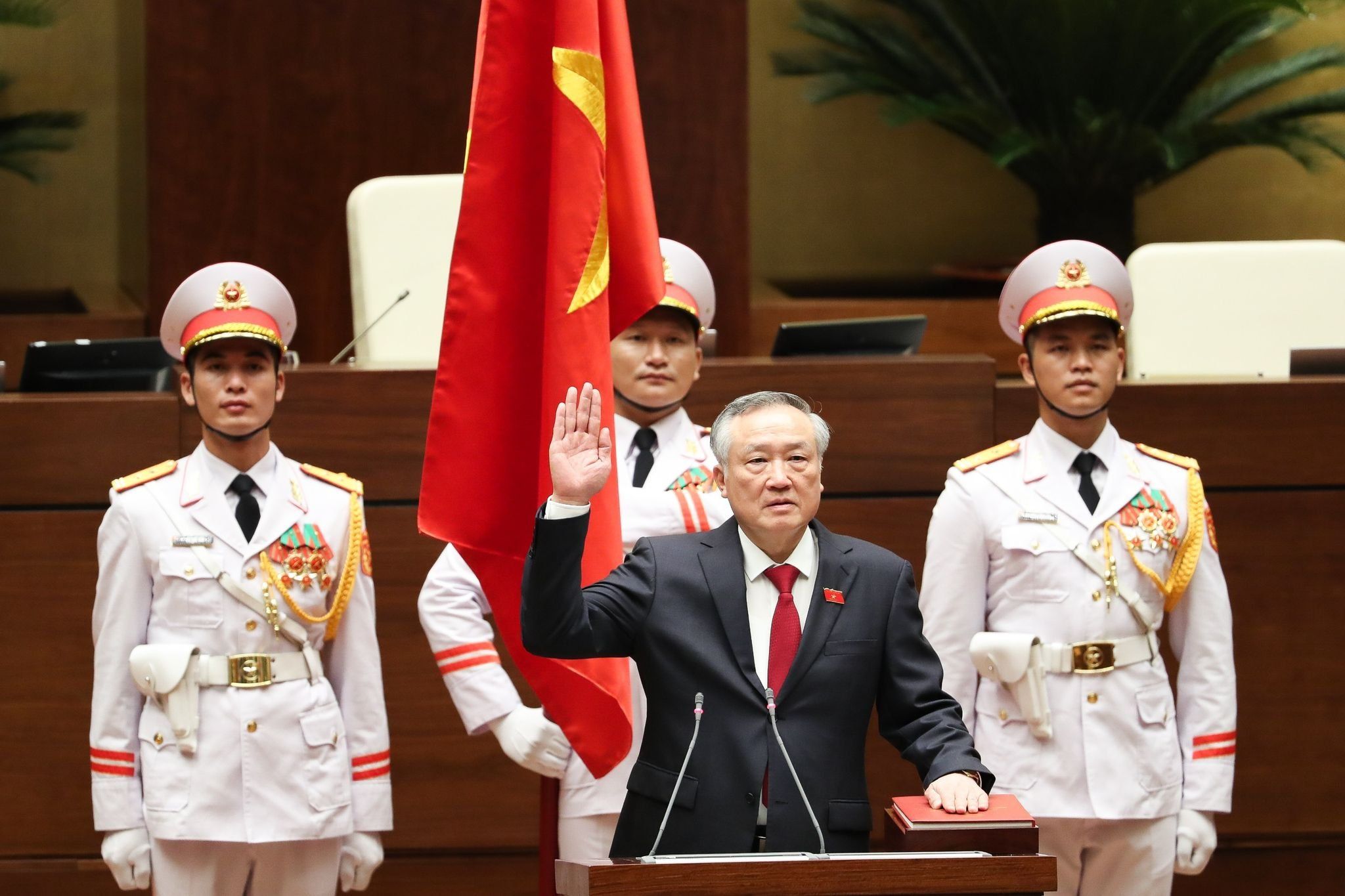 ​Chánh án TANDTC Nguyễn Hòa Bình tuyên thệ nhậm chức