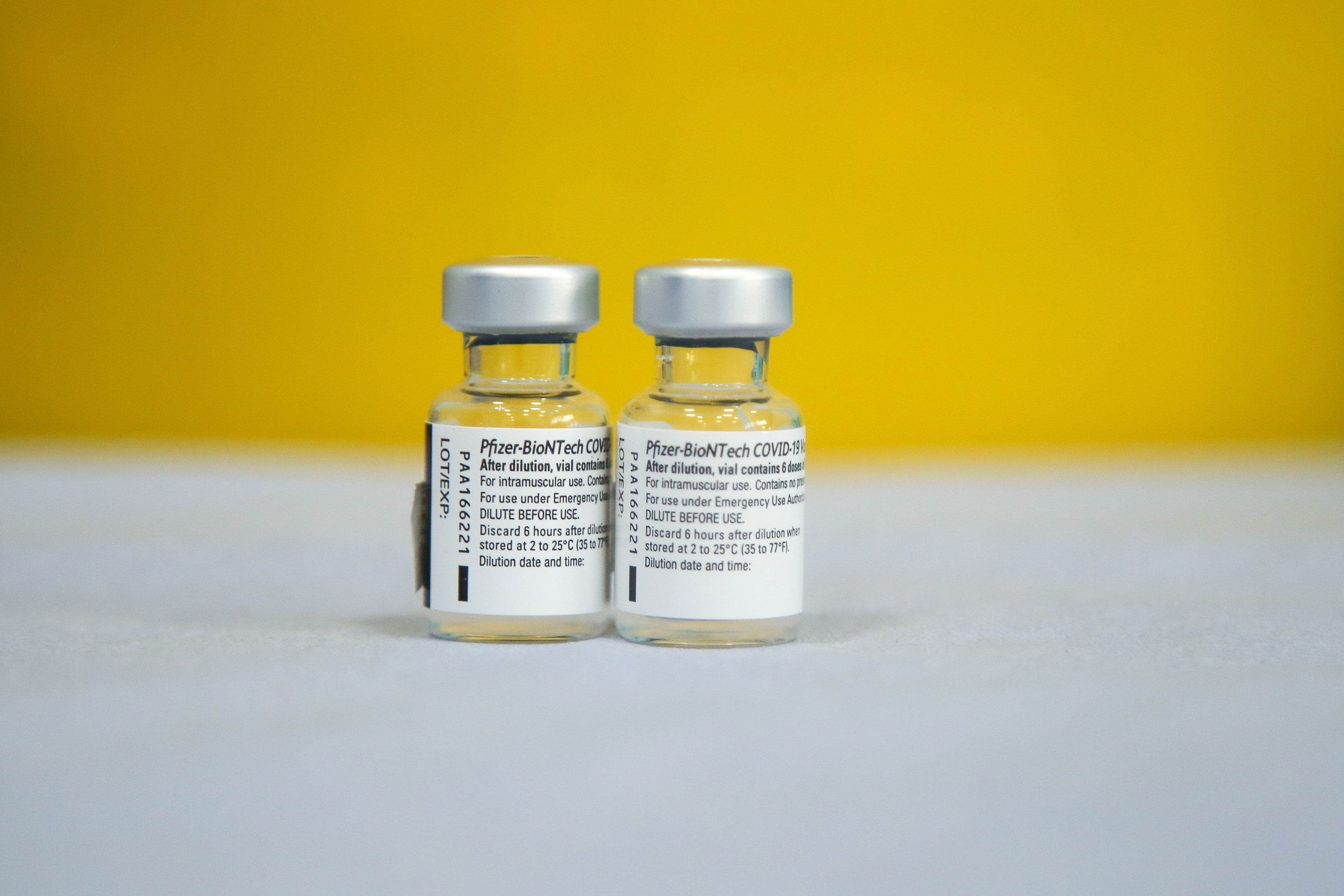 WHO kêu gọi các nước hoãn tiêm liều tăng cường vaccine COVID-19