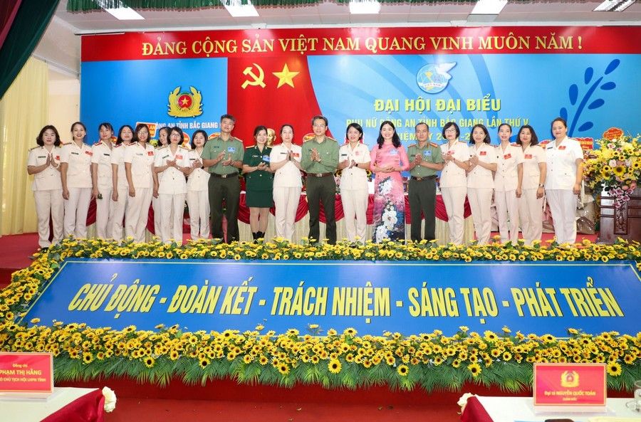 Tiếp tục phát huy truyền thống Phụ nữ Công an Bắc Giang đẹp trong lòng nhân dân