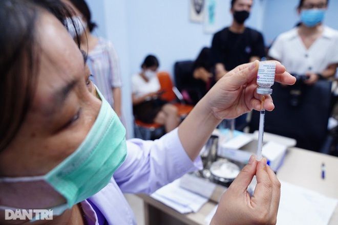 CDC Hà Nội bác thông tin "F0 dẫn đoàn 2.000 người đi tiêm vắc xin"