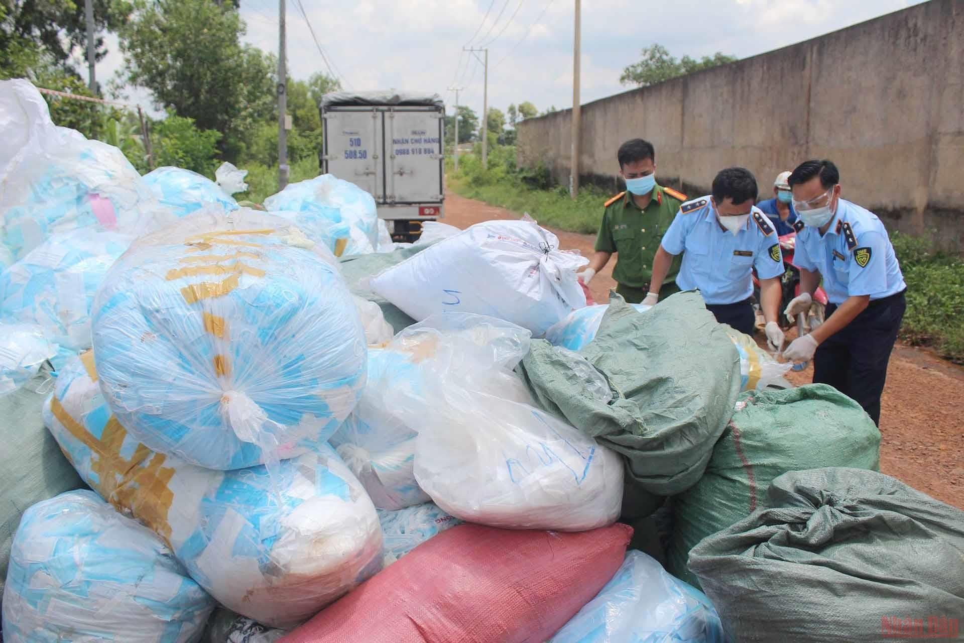 Đồng Nai: Phát hiện trên 1 tấn khẩu trang lỗi được tái chế