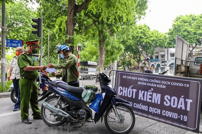 Có được đi từ quận này qua quận khác để đổ xăng trong giãn cách không?