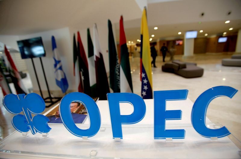 OPEC+ nhất trí duy trì chính sách tăng dần sản lượng dầu thô