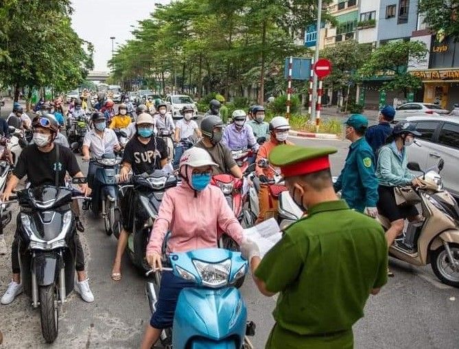 Hà Nội kiểm soát giấy đi đường mới từ ngày 8/9